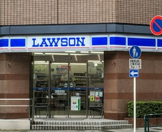 コンビニ　ローソン 新宿御苑中央店（コンビニ）まで47m