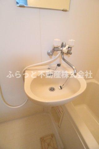 洗面設備　ゆったりとスペースのある洗面所