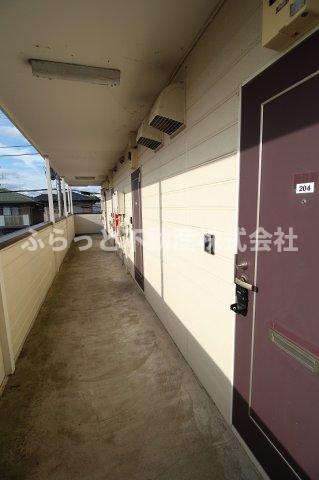 エントランス　ゆとりのあるエントランスです