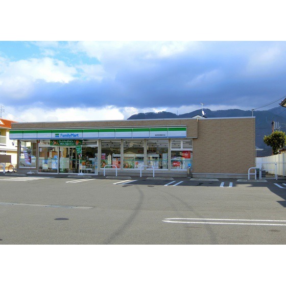 コンビニ　ファミリーマート長野若穂綿内店（コンビニ）まで593m