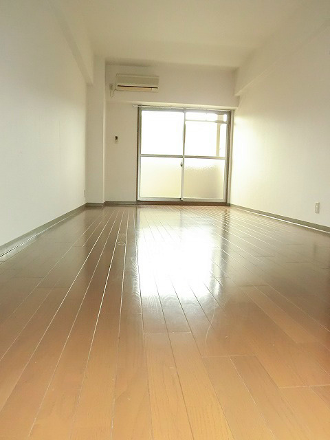 居室・リビング　部屋広いですよ～。