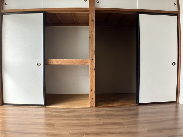 収納　※補修前の参考画像の為、設備等は現況優先。