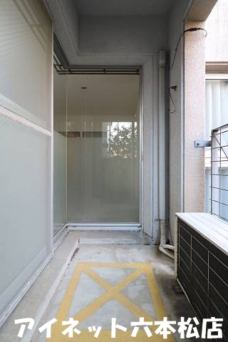 バルコニー　洗濯物はこちらへどうぞ。