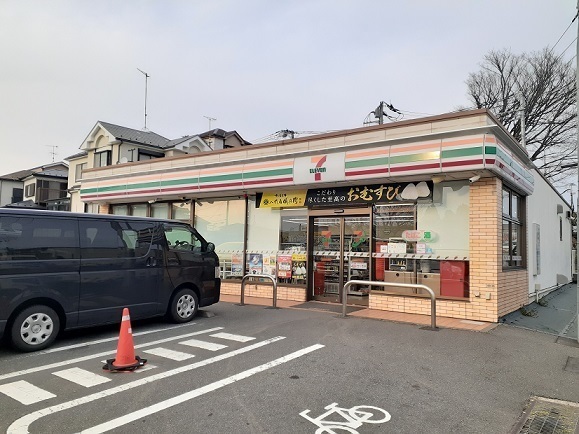 コンビニ　セブンイレブン横浜原宿３丁目店（コンビニ）まで562m
