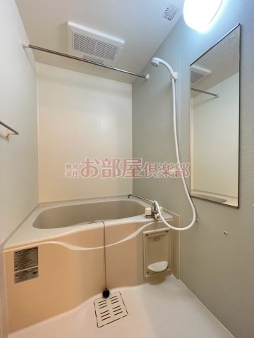バス・シャワールーム　落ち着いた空間のお風呂です