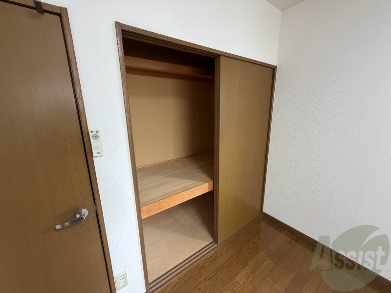 収納　寝室の収納です。部屋がすっきり片付きます。