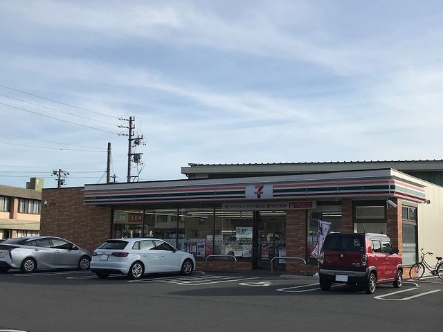 コンビニ　セブンイレブン（コンビニ）まで550m
