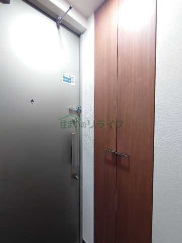 玄関　別部屋の参考写真になります。