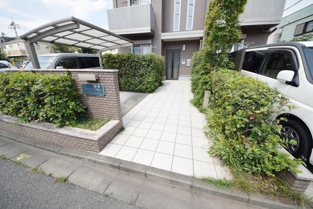 エントランス　★入口まで続く道です！★