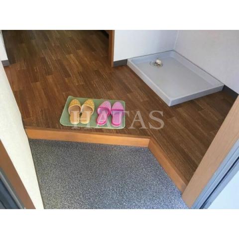 玄関　同物件別部屋です