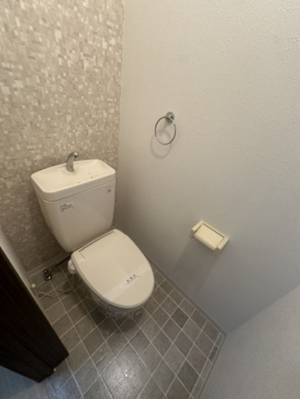 トイレ　※別の部屋の写真です。