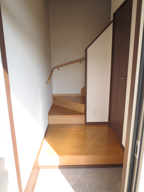 玄関　同施工会社参考写真となります。