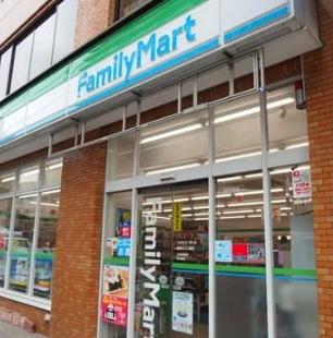 コンビニ　ファミリーマート 湯島三丁目店（コンビニ）まで137m