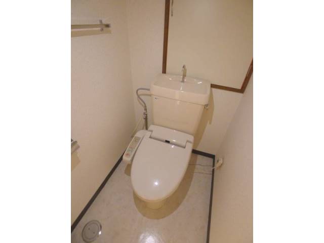 地下鉄鶴舞線 浅間町駅 徒歩5分 4階建 築40年のトイレ写真