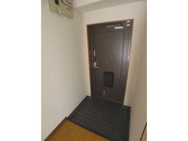 地下鉄鶴舞線 浅間町駅 徒歩5分 4階建 築40年の玄関写真