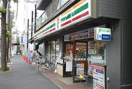 コンビニ　セブンイレブン 横浜東白楽駅南店（コンビニ）まで1030m