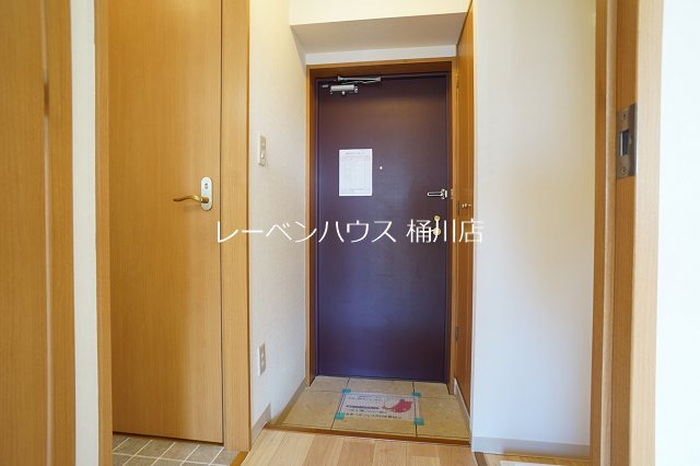 玄関　レーベンハウス桶川店へ　048-787-5511