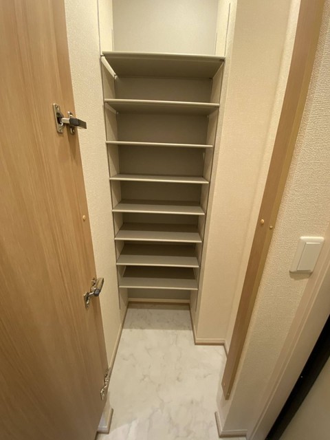玄関　奥行きのあるシューズクロークで玄関すっきり片付きます☆靴だけ