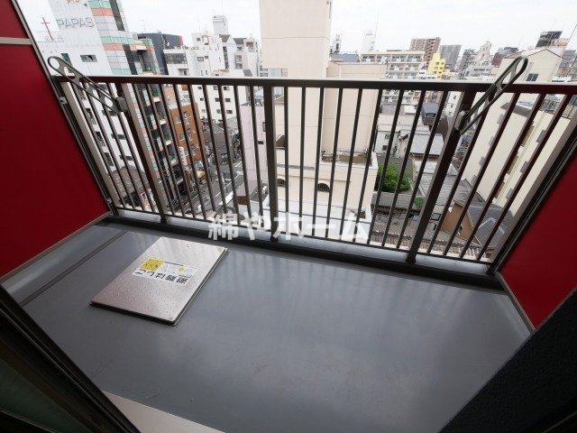 バルコニー　暖かな日差しのふりそそぐバルコニー
