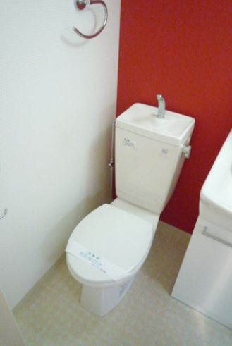 トイレ　写真は反転しております