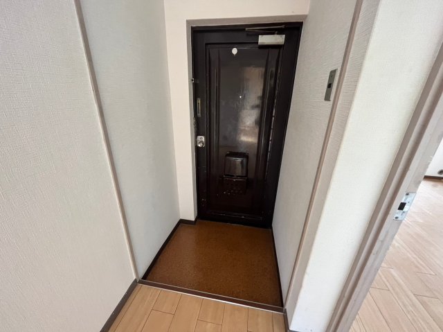 フラット灘南の玄関写真