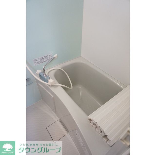 バス・シャワールーム　※同タイプの別部屋の写真です。
