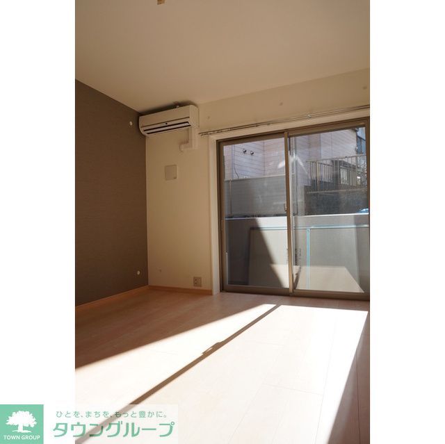 居室・リビング　※同タイプの別部屋の写真です。