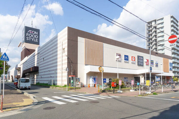スーパー　イオンスタイル名古屋則武（スーパー）まで682m
