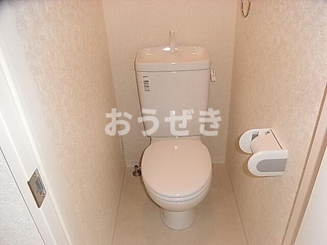 京急本線 上大岡駅 徒歩8分 2階建 築16年のトイレ写真