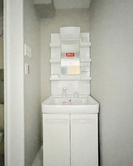 洗面設備　別部屋参照写真