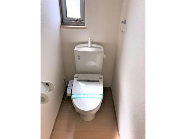 ＪＲ山陽本線 新倉敷駅 2階建 築17年のトイレ写真