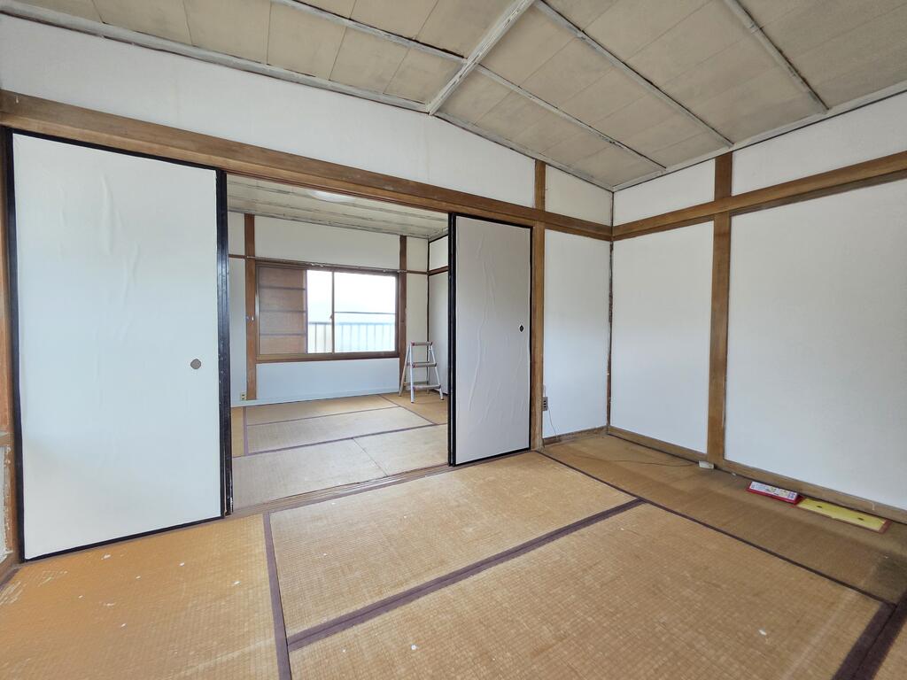 山本8丁目戸建の居間写真
