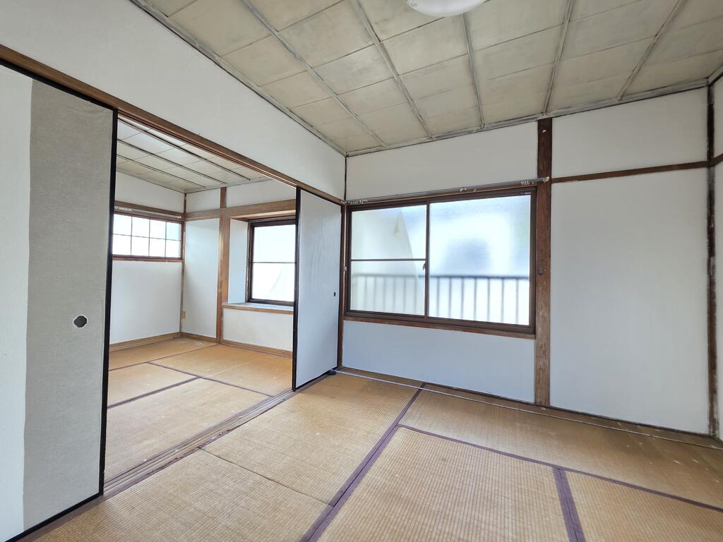 山本8丁目戸建の居間写真