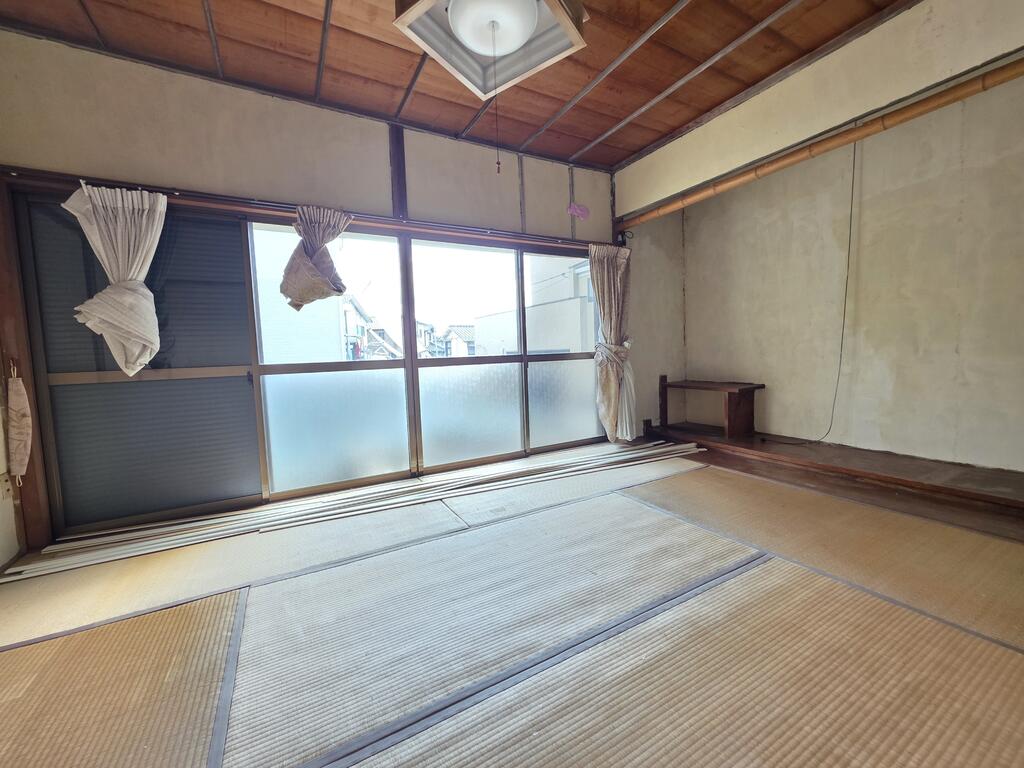 山本8丁目戸建の居間写真