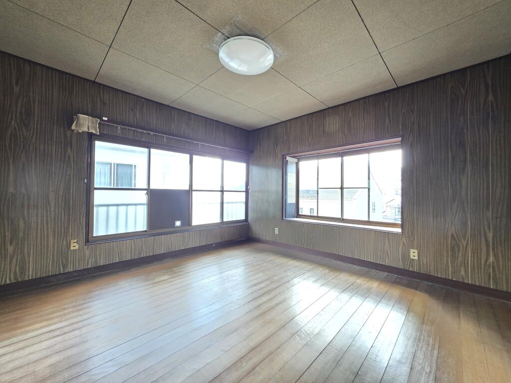 山本8丁目戸建の居間写真