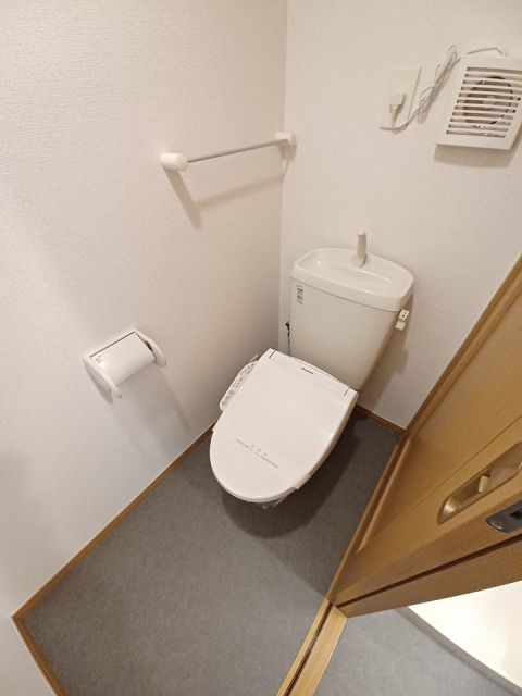 ＪＲ山手線 日暮里駅 徒歩8分 4階建 築18年のトイレ写真