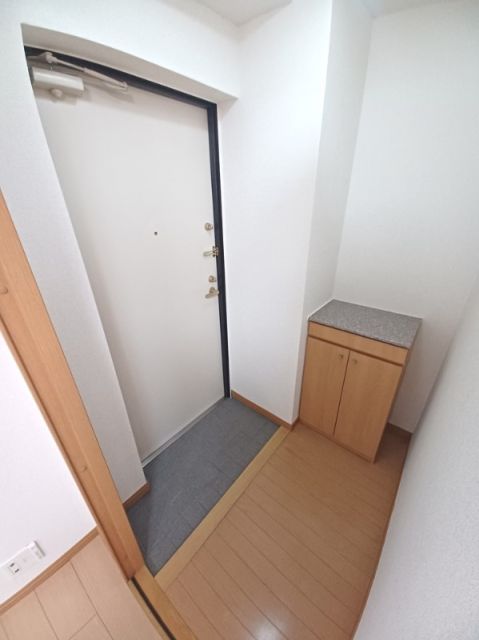 ＪＲ山手線 日暮里駅 徒歩8分 4階建 築18年の玄関写真