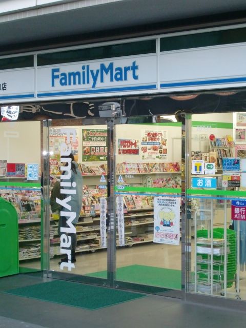 コンビニ　ファミリーマート鎌倉駅西口店（コンビニ）まで379m