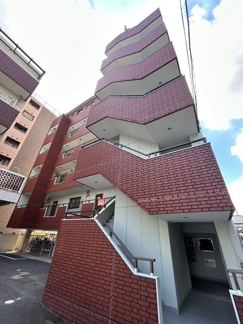 高槻ローズハイツB棟の外観写真