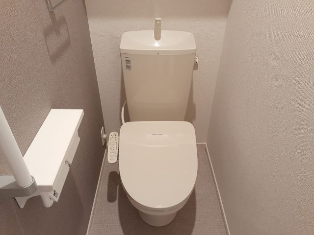 アザレアEastのトイレ写真