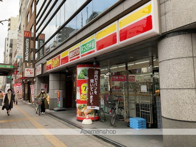 コンビニ　デイリーヤマザキ台東蔵前駅前店（コンビニ）まで746m