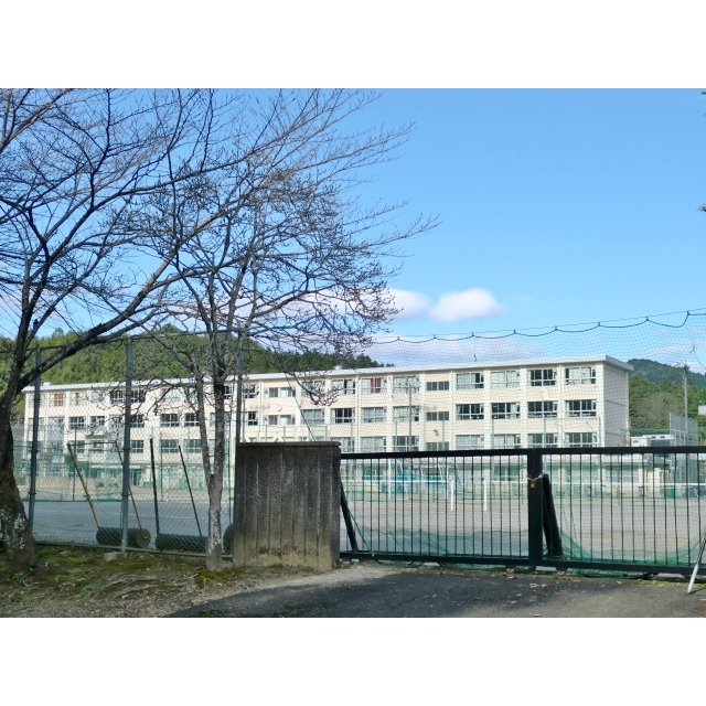 中学校　岩野田中学校（中学校）まで1010m