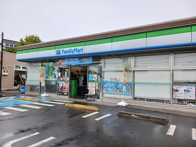 コンビニ　ファミリーマート（コンビニ）まで616m