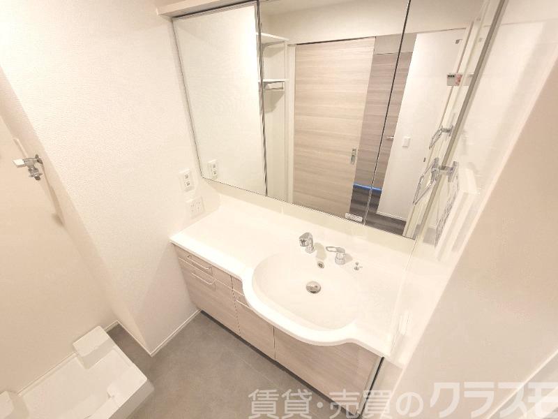 洗面設備　鏡の大きなシャンプードレッサー♪