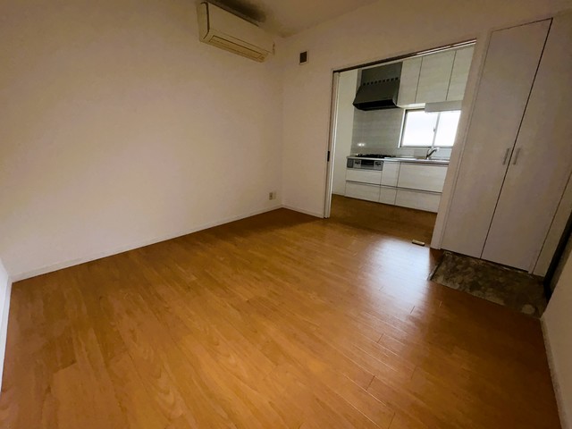 二葉町3丁目マンションの居間写真