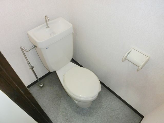 トイレ　トイレはシンプルですね。