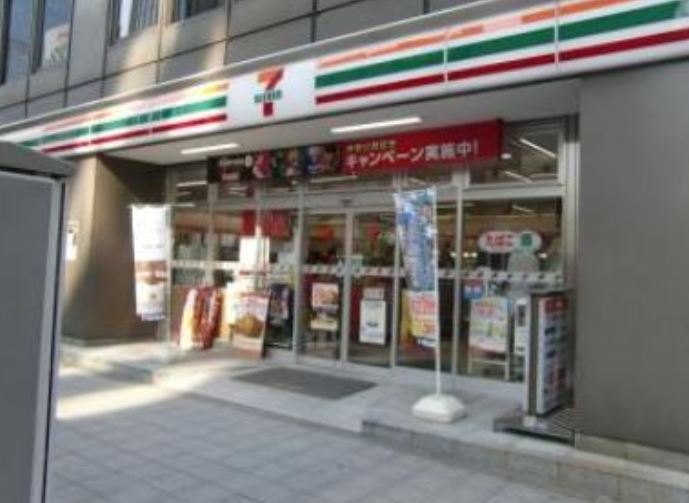 コンビニ　セブンイレブン日本橋本町1丁目店（コンビニ）まで61m