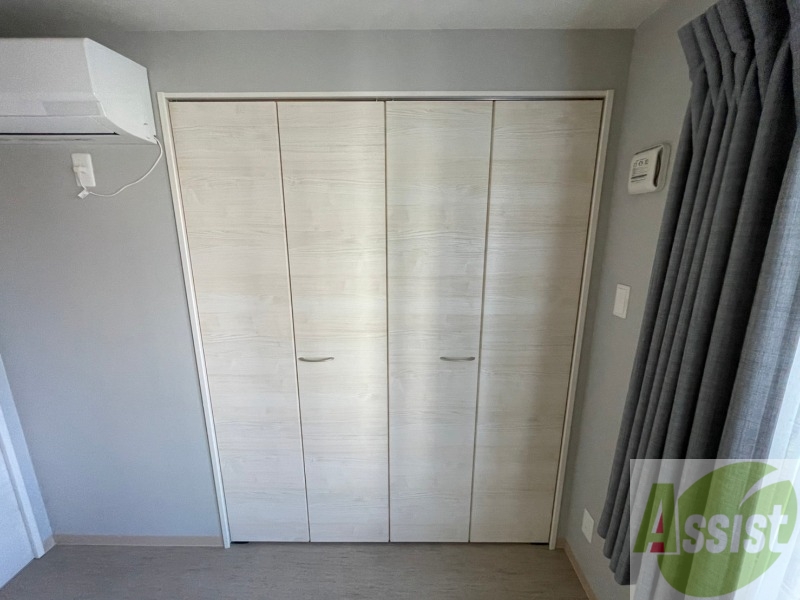 収納　寝室の収納です。部屋がすっきり片付きます。