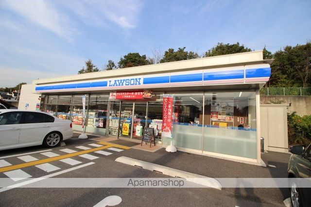 コンビニ　ローソン（コンビニ）まで734m