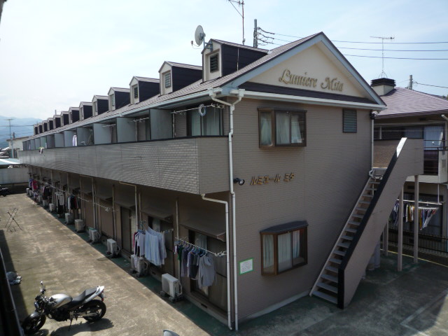 小田急小田原線 本厚木駅 バス乗車時間：14分 最寄りバス停で下車 徒歩4分 築36年